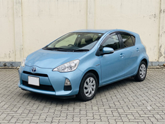 Toyota Aqua 2014 – light blue hatchback