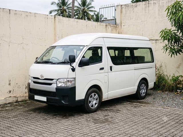 Toyota KDH 2018 – white high-roof van