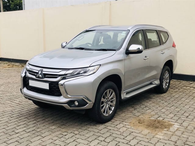 Mitsubishi Montero Sport 2019 – silver SUV